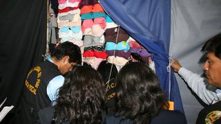 Incautan ropa 'bamba' en galerías de La Victoria y Centro de Lima