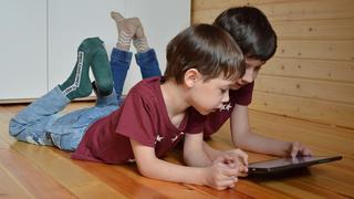 ¿Cuáles son los riesgos más comunes a los que se exponen los niños y adolescentes en internet?