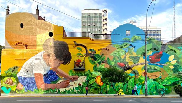La obra "Momentos" muestra a una pequeña pintando, rodeada de árboles, ramas, aves, ranas, caracoles y otros pequeños animales. (Foto: CCE Lima)