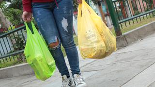 Bodegas y supermercados cobrarán S/ 0.10 por bolsas plásticas desde hoy 1 de agosto