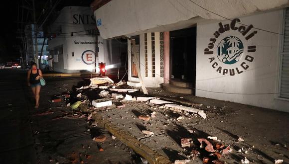Vista de daños en negocios de la zona hotelera de Acapulco debido al sismo de 7,1 que sacudió a México. (EFE/David Guzmán).