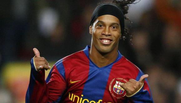 Ronaldinho dejó el Barcelona en el 2008. (AFP)