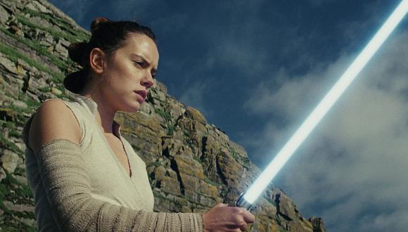 Daisy Ridley encarna a ‘Rey’ en ‘Star Wars: El despertar de la fuerza’. (starwars.com)