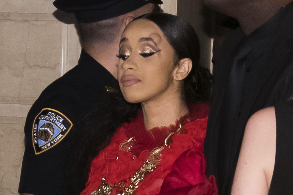 Cardi B intentó atacar a Nicki Minaj durante evento de moda en New York. (AP)