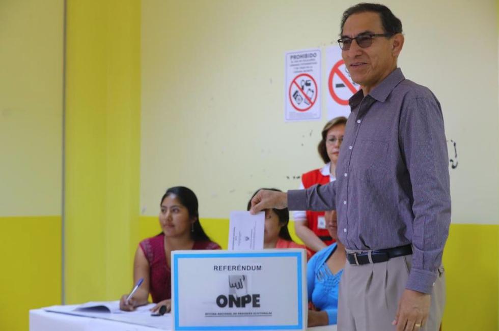 Referéndum 2018 | Martín Vizcarra emitió su voto en Moquegua (@MartinVizcarraC)