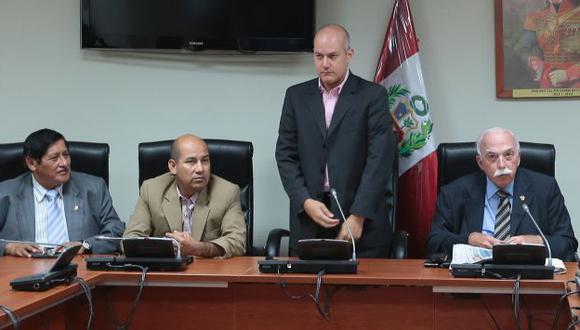 Sergio Tejada denunciará a 100 funcionarios del gobierno de Alan García. (Perú21)