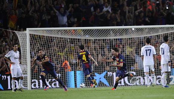 Messi saca el zurdazo por encima de la barrera para clavar la pelota junto al palo más lejano de Iker Casillas. (AP)