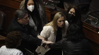 María del Carmen Alva protagoniza inaceptable espectáculo en el Congreso