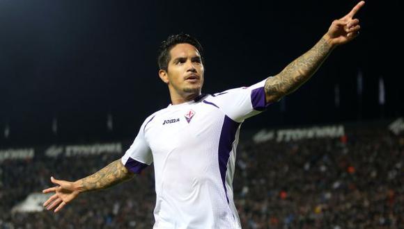 Juan Vargas sigue dando la hora con la Fiorentina en la Europa League. (AP)