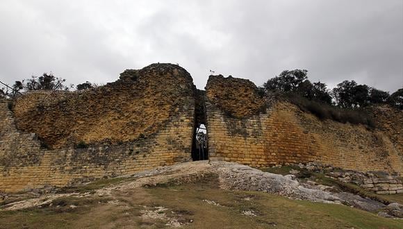 La muralla  y el escudero. (Foto: Lino Chipana/ GEC Archivo)