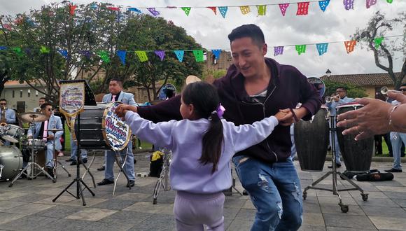 !A bailar! Pobladores y turistas disfrutan el “Carnaval del Reencuentro 2023” en todo Cajamarca a ritmo de coplas y el contrapunto.  Foto: Perú21