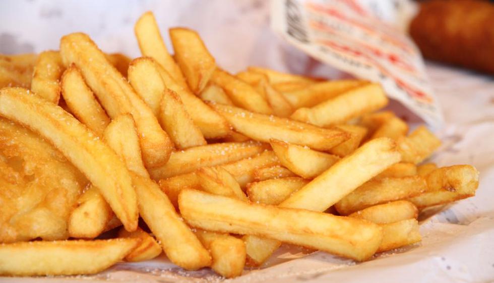 Papas fritas. La comida rápida suele contener grasas trans, dado que son alimentos que se deben congelar para que se mantengan. (Internet)