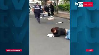 Surco: Fiscalizador es captado arrastrando y golpeando a vendedoras ambulantes