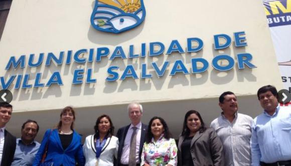 El ministro de Asuntos Exteriores de Canadá, Stéphane Dion, visitó el distrito de Villa el Salvador, para apoyar el proyecto social. (Andina)