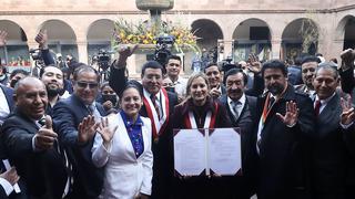 Presidenta del Congreso firma en el Cusco autógrafa de ley que descentraliza la contratación de publicidad estatal