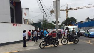 Miraflores: Cinco delincuentes armados le robaron US$25 mil a cuatro cambistas