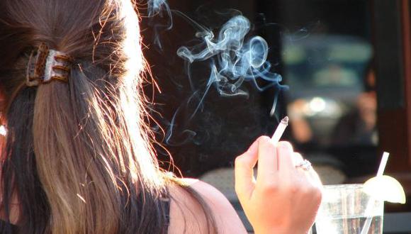 La razón por la que fumar es más dañino para las mujeres sigue sin estar clara. (Internet)