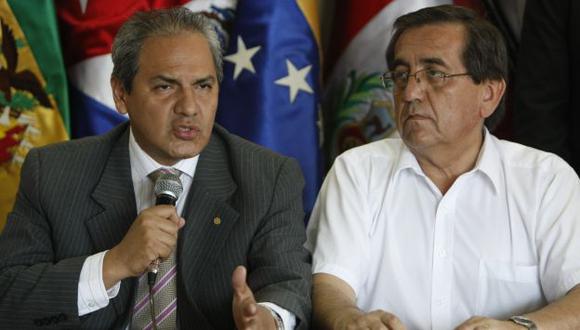 Omar Quesada y Jorge del Castillo comparten el manejo del partido. (Peru21)