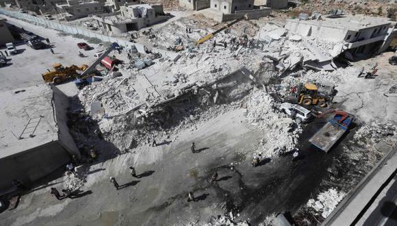 Edificios destruidos tras laexplosión de un depósito de armas en una zona residencial en Sarmanda, al norte de Siria. (Foto: AFP)