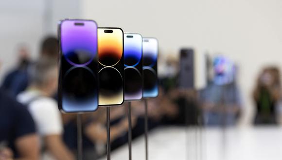 El  iPhone 14 que se comercializará en Estados Unidos solo utilizará el eSIM y ya no el SIM Card. (Foto: Brittany Hosea-Small / AFP)