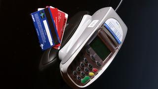Locales que cobren 5% de recargo por pagar con tarjetas de créditos serán multadas hasta con S/ 1.9 millones