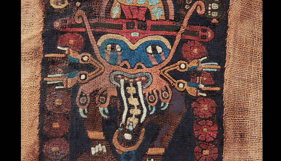 En este fragmento se ha bordado la representación de una deidad alada. (Mario Zapata)