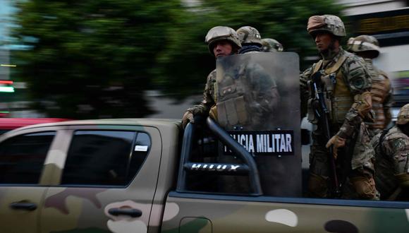 La policía militar patrulla las calles luego de enfrentamientos en Bolivia. (Foto: AFP)
