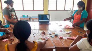 Mujeres nativas de Loreto salen adelante con venta de sandalias en frontera con Brasil y Colombia