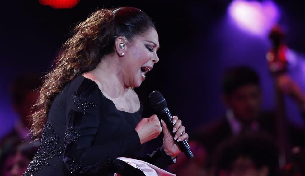 Isabel Pantoja hizo vibrar a Viña en la tercera noche del festival. (AFP)