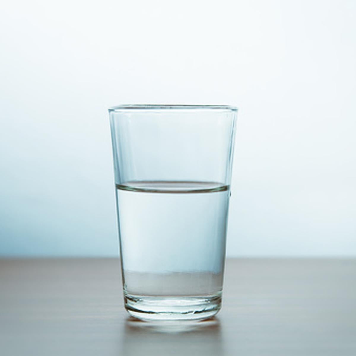 combate Fruncir el ceño Mínimo Vaso de agua o vaso con agua?: RAE pone fin a este dilema | CHEKA | PERU21