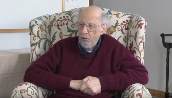 Corbató en medio de la Segunda Guerra Mundial fue reclutado por la Marina como técnico de electrónica. (Foto: Captura de video)