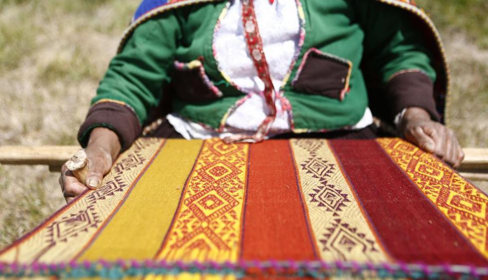 Cusco: Tejedoras elaboran el primer telar hecho a mano del mundo. (Roberto Cáceres)
