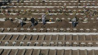Cementerio de Santiago de Chile cava miles de tumbas ante avance del coronavirus | FOTOS