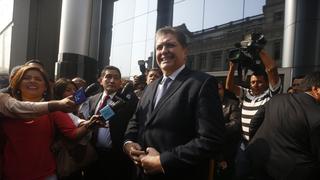A Alan García le "entusiasma" la posibilidad de asilarse en Uruguay, afirma su abogado