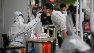 China: Nuevas pruebas masivas en Pekín tras brote de COVID-19 en un bar