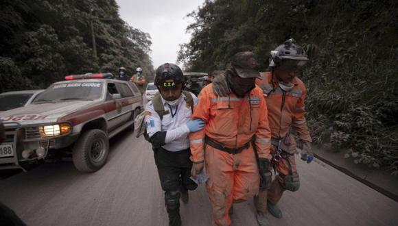 Guatemala: Voluntarios denuncian que el Gobierno tiró muertos del volcán de Fuego como 'basura'. (Foto: AP / Archivo)