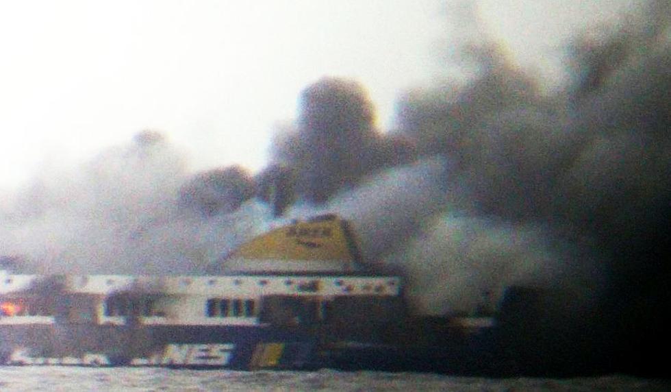 Ya se han rescatado a 131 de las 478 personas a bordo de ferry incendiado. (AP)