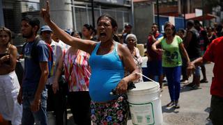 ¡No soportan más! Venezolanos "sin una gota de agua" en un país paralizado por apagones