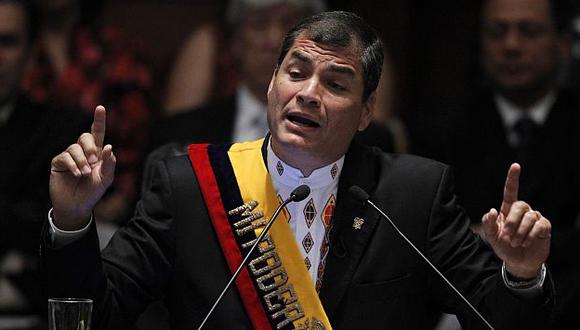 El presidente Correa pretende que no se informe sobre sus contendores políticos. (Reuters)