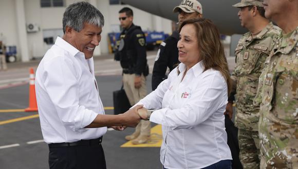Gobernador Wilfredo Oscorima negó haberle entregado a la presidenta Dina Boluarte.