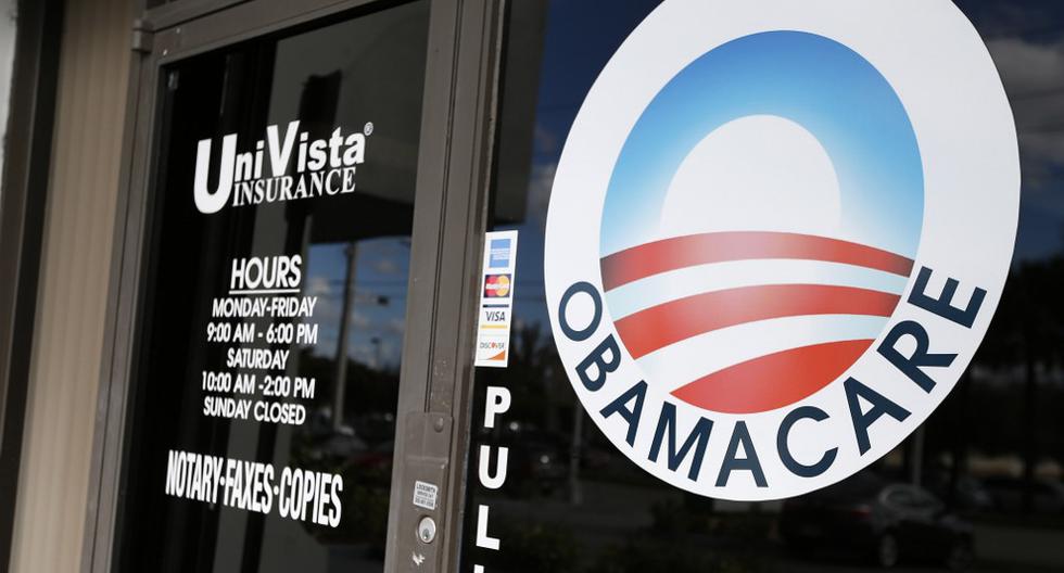 Un logotipo de Obamacare se muestra en la puerta de la agencia de seguros UniVista en Miami, Florida, el 10 de enero de 2017. (RHONA WISE / AFP).