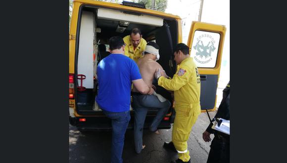 Paramédicos auxiliaron a hombres tras horrendo acto (Twitter @BlasRodri10)