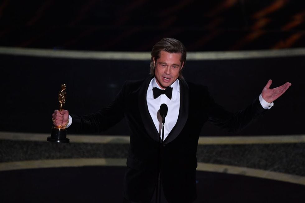 Brad Pitt recibió el premio al Mejor actor en un papel secundario por "Érase una vez ... en Hollywood" (Foto: AFP)