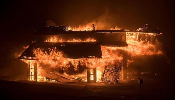 La gran mayoría de los incendios en casas y edificios de vivienda son provocados por descuidos relacionados al sistema eléctrico. (EFE)