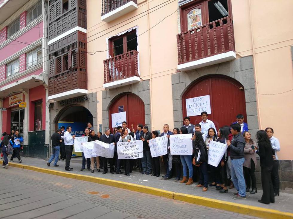Trabajadores del Reniec en Ayacucho también se plegaron a paro nacional de 24 horas. (Foto: Facebook Infórmate Ayacucho)