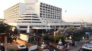 Al menos 11 muertos y 75 heridos por incendio en hotel de Pakistán