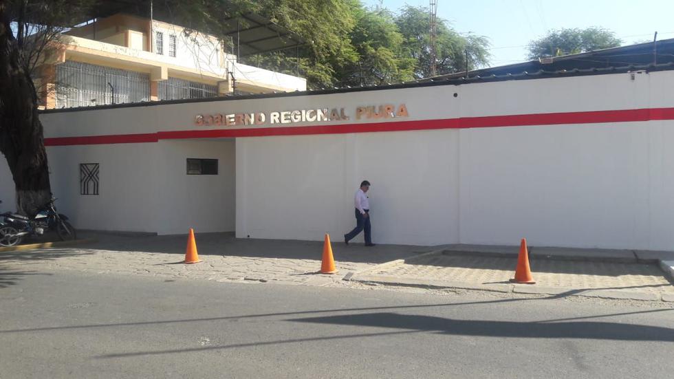 Ante las críticas, la sede del Gobierno Regional e Piura ahora solo tiene una franja roja en la parte superior. (Foto: Johnny Obregón)