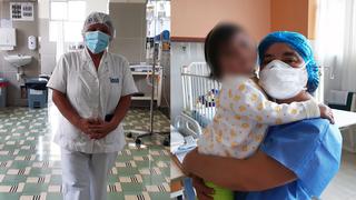 Enfermeras del Hospital del Niño sustituyen a madres de pacientes en los momentos difíciles de la pandemia