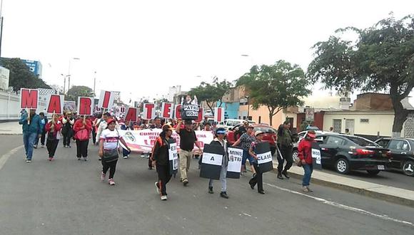 Marchas no cesan. Maestros de La Libertad se movilizaron por las calles de la ciudad de Trujillo.