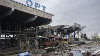 Ucrania: 15 muertos en Jersón y 6 millones de hogares sin luz por bombardeos rusos